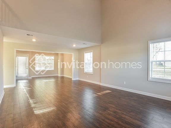 3rd image of 1606 Gambill Wood Dr