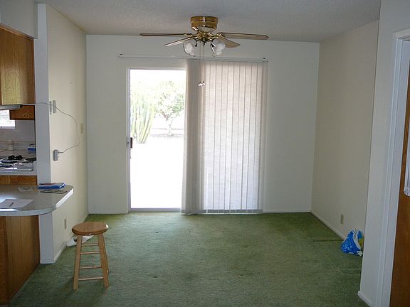 BREAKFAST/DINING AREA