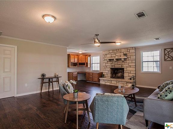 3rd image of 302 W Dale Ave