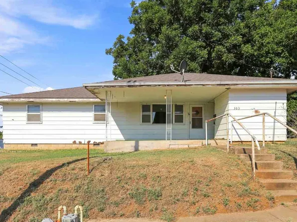 303 N C St, Yale, OK 74085
