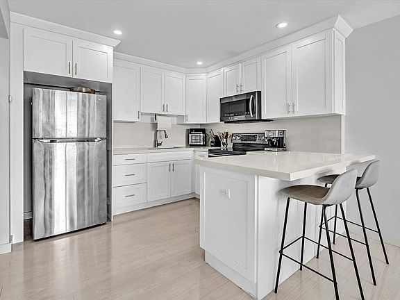 3rd image of 7118 Bonita Drive #904