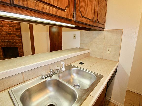 4th image of 901-903 Acacia Cir #901