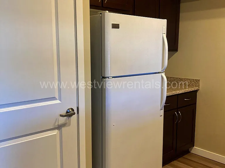 200 E Maple St — Photo 384