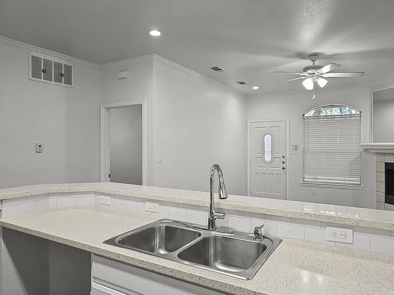 1501 Cedar Elm Dr #101 — Photo 9