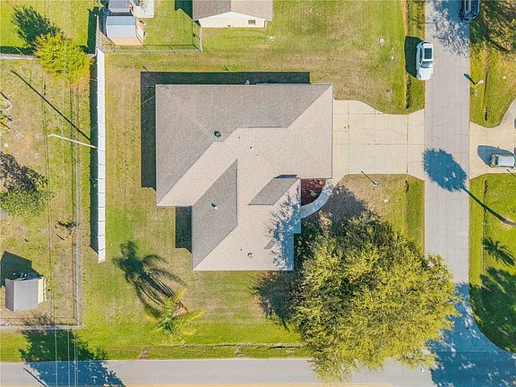 2nd image of 2530 Tamarind Dr