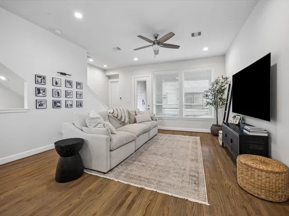 2491 W 11th St, Houston, TX 77008