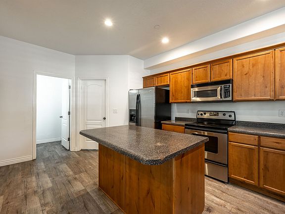 3rd image of 26 N Clayton Ct
