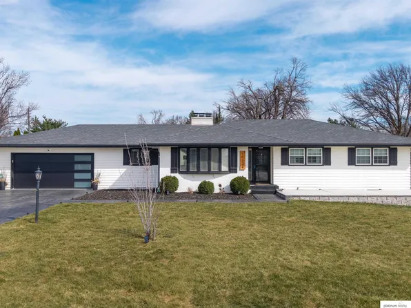 10324 Hilltop Rd, Omaha, NE 68134