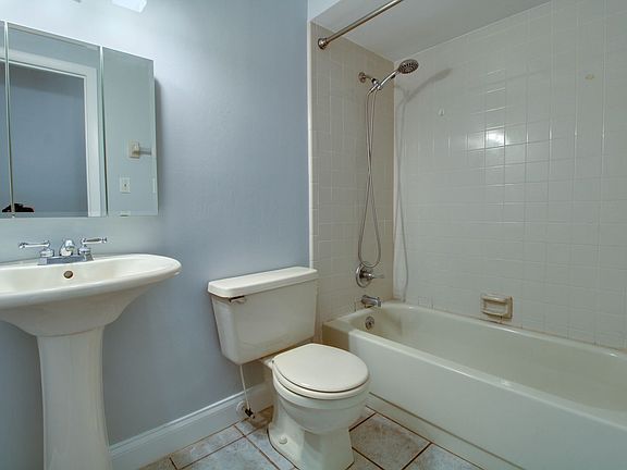5th image of 1455 Oak Pl