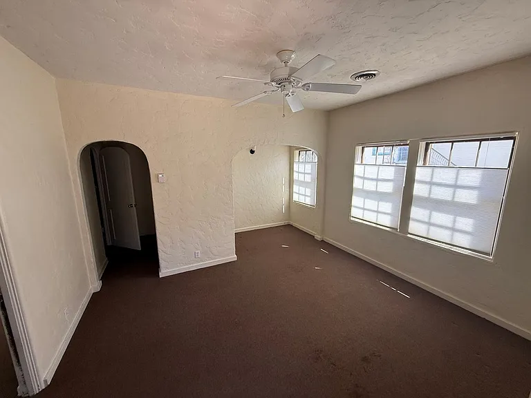 204 W Market St #A — Photo 2