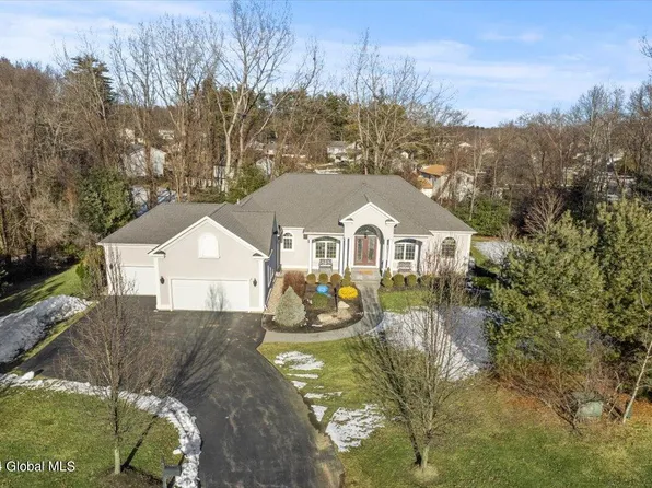 5 Carriage Hill Lane, Schenectady, NY 12303