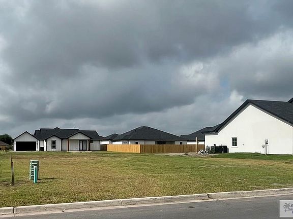 2nd image of 9849 Harlingen Heights Dr