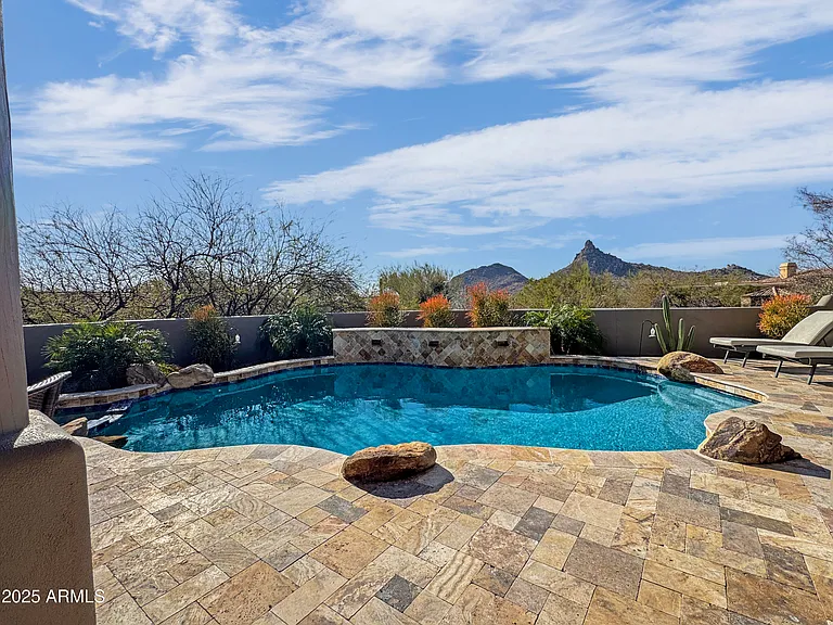 10685 E Cottontail Ln — Photo 2