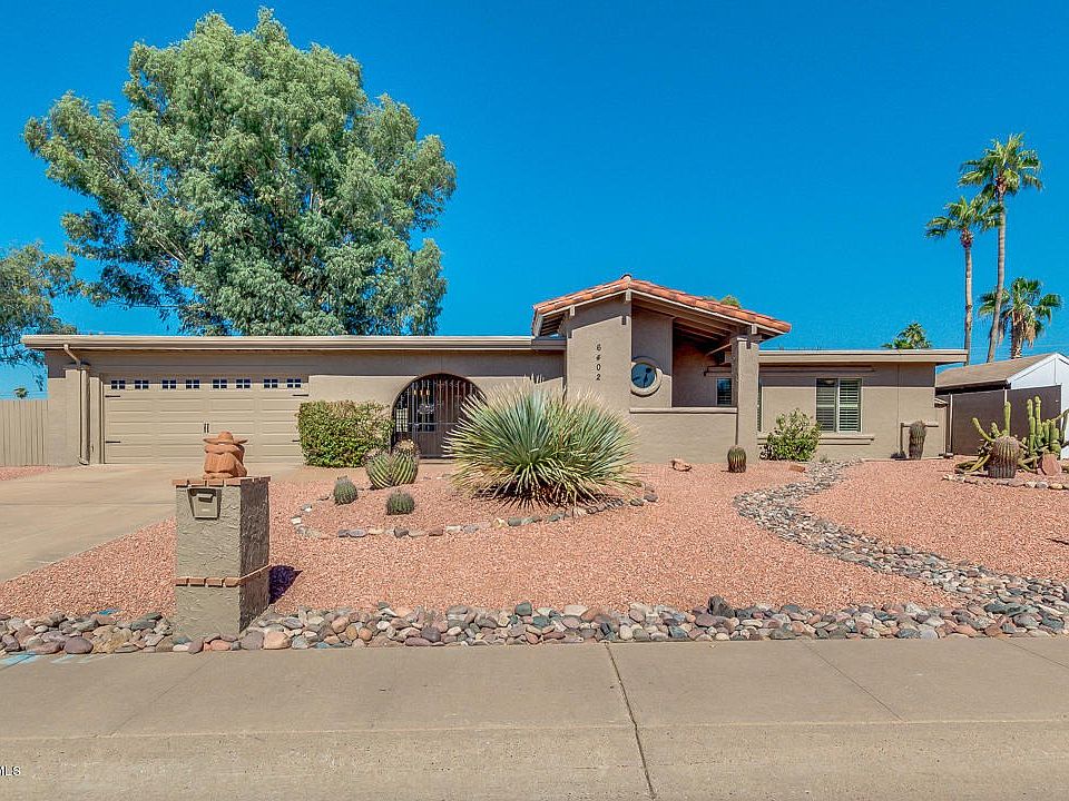 DISTINCTIVE SINGLE LEVEL HOME