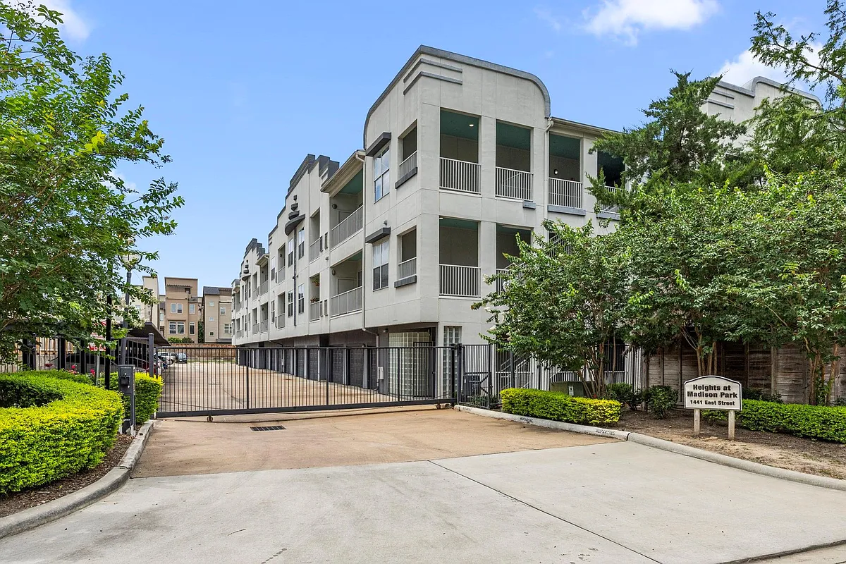 Photo 2 of 22 - 1441 East St #207 - Houston, TX Building Photo - 1441 East St #207