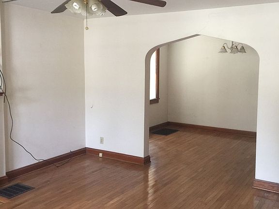 2nd image of 3235 Indianola Ave APT 2