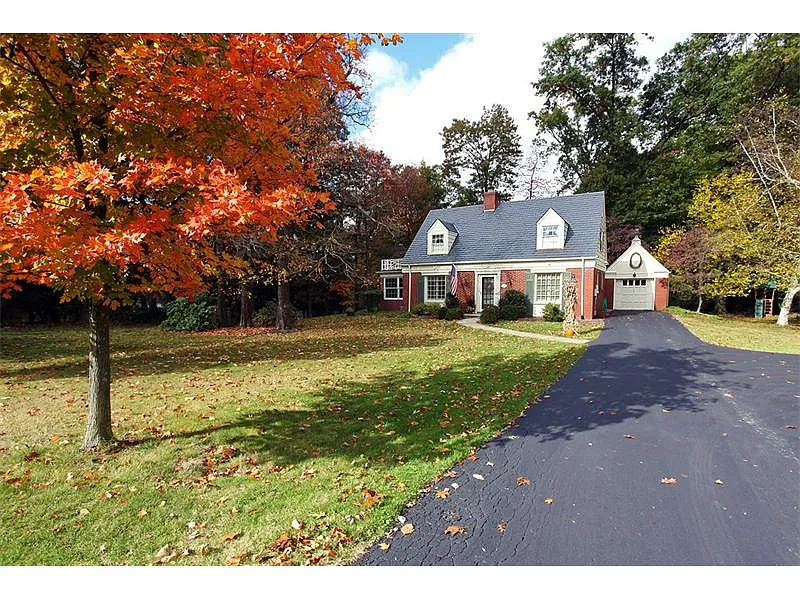 1130 Woodland Rd photo 1