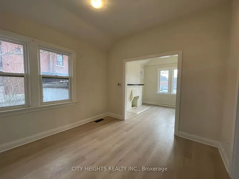 1561 Hurontario St — Photo 13