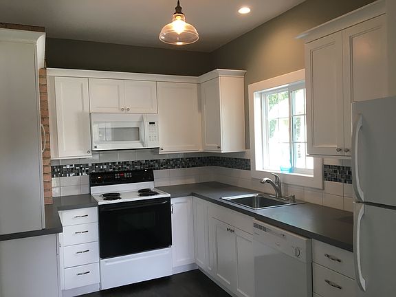 Beautiful New Modern Kitchen