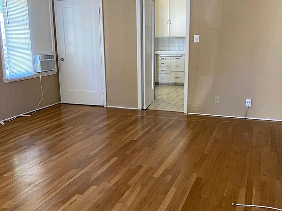 3rd image of 116 N Willard Ave