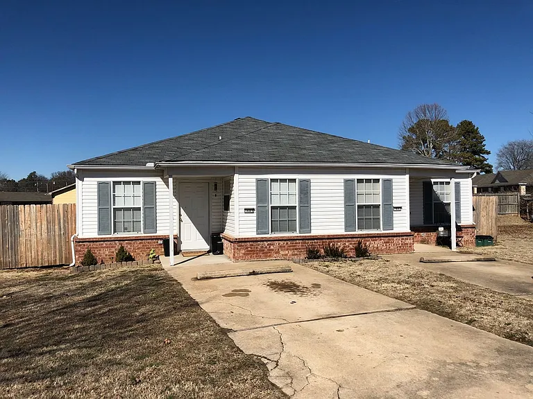 1681 N Linda Jo Pl — Photo 1