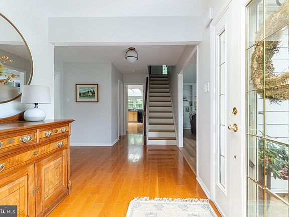 5th image of 102 Quail Ln