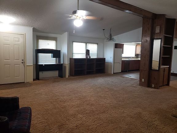 4th image of 401 Stone Oak St