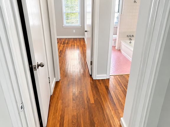 5th image of 303 W Santa Clair St