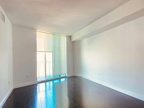 4th image of 1900 N Bayshore Dr APT 3208