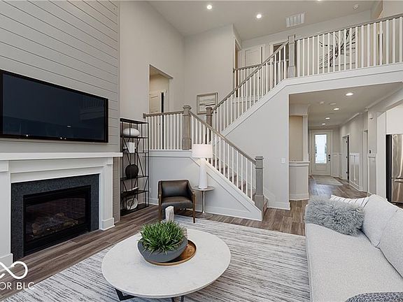 3rd image of 1923 Kenmare Dr