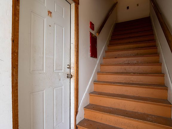 4th image of 4 Lebanon Ct #C