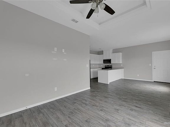 5th image of 448 E Acacia Ave