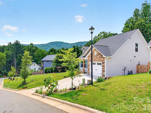 3rd image of 200 Rockrose Ct