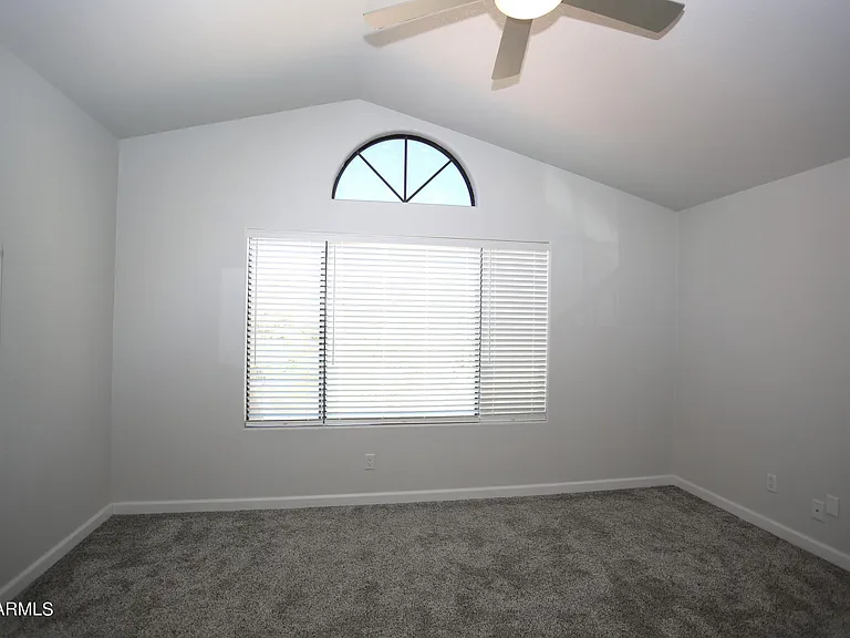 924 E Manor Dr — Photo 17