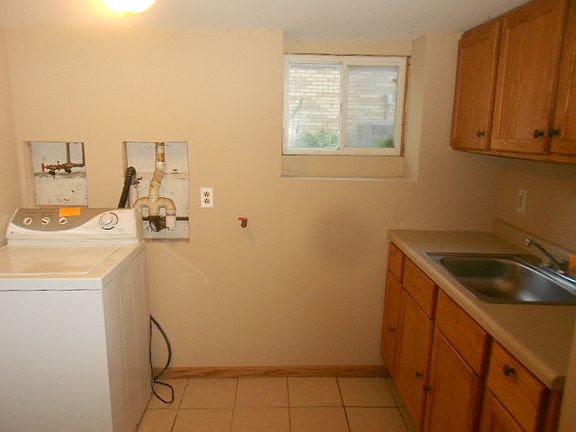 4th image of 7816 W 91st St