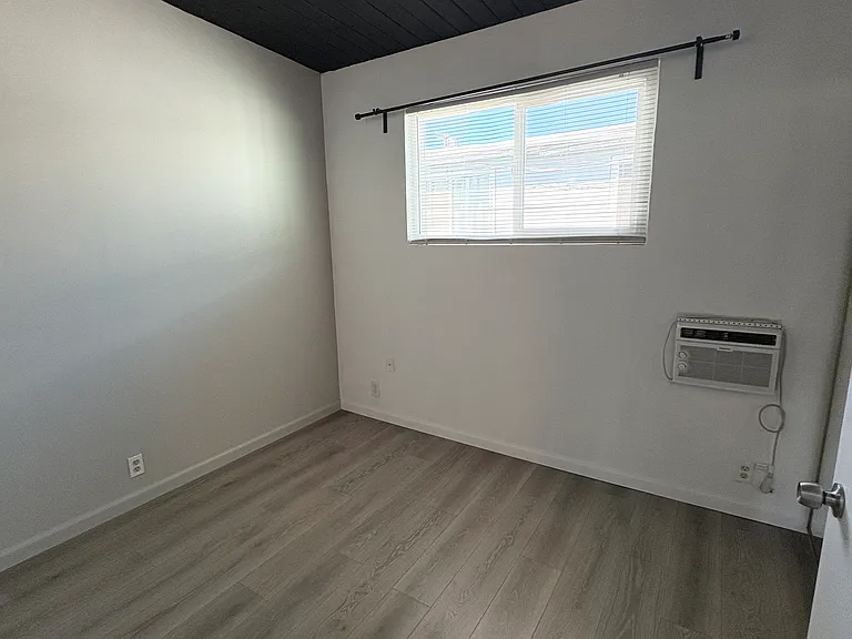 7559 Whitsett Ave — Photo 7
