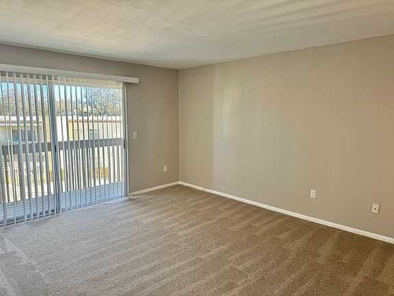 3rd image of 432 Edgehill Ln Unit 24