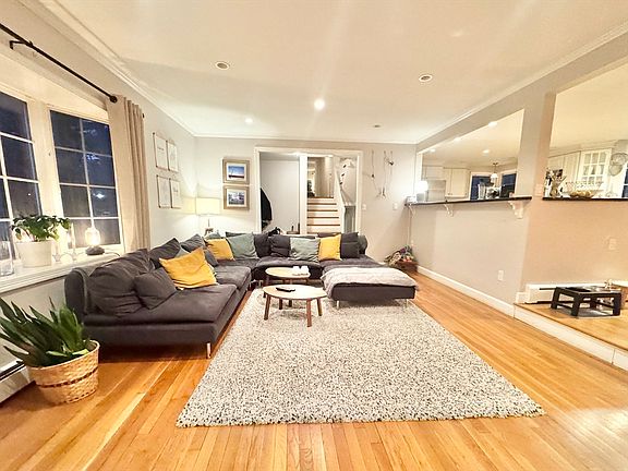 3rd image of 11 Tophet Rd