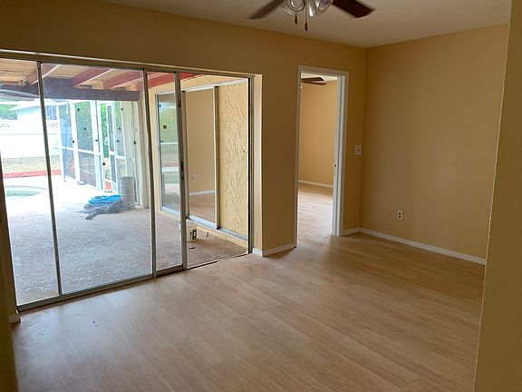 3rd image of 915 SE 20th St
