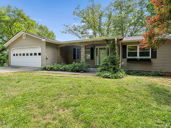 2nd image of 236 Lakeshore Cir