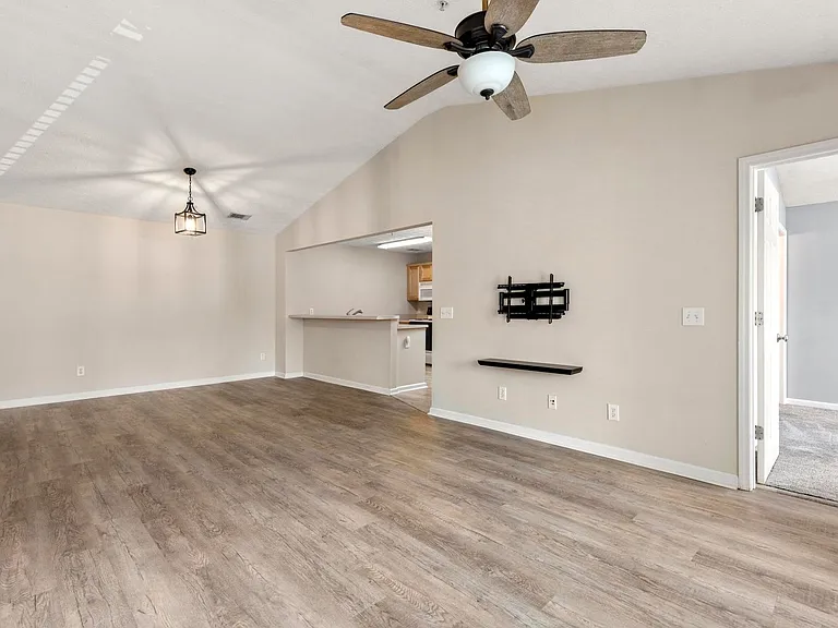 1385 S Donahue Dr #2-204 — Photo 4