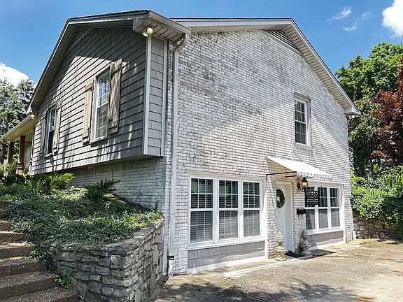2nd image of 4020 Clovercroft Rd