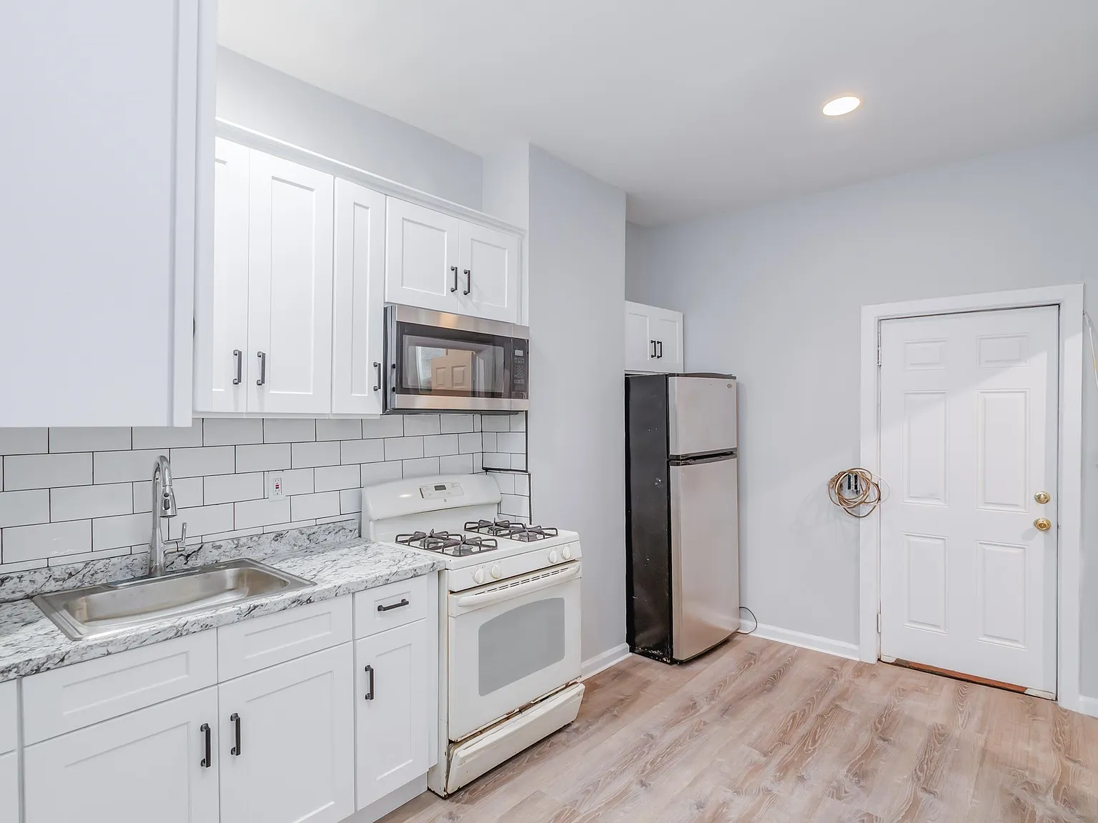 3 bed, 1.0 bath, $2,450 — Photo 3