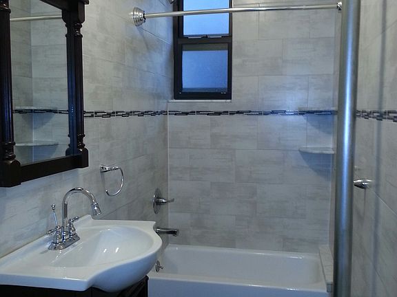 5th image of 3015 34th Ave APT 3A