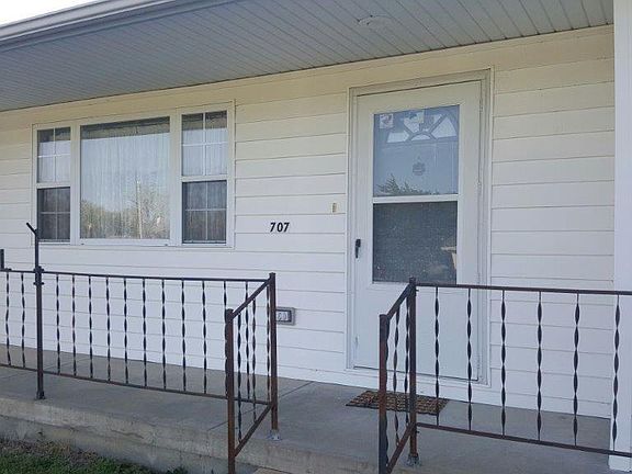 2nd image of 707 S Iowa Ave