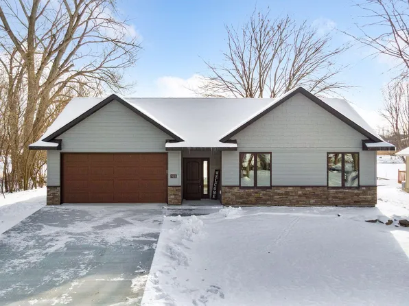 911 Lillian St, Waterville, MN 56096