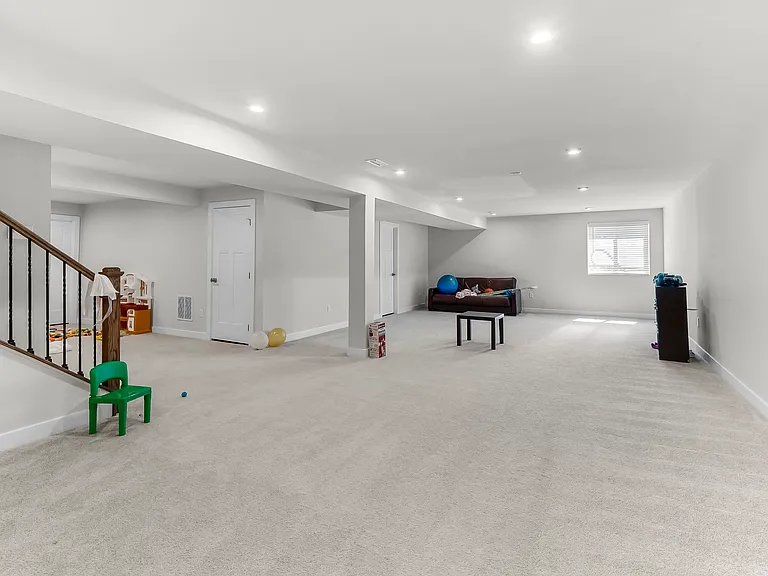 305 Goodwick Dr — Photo 29