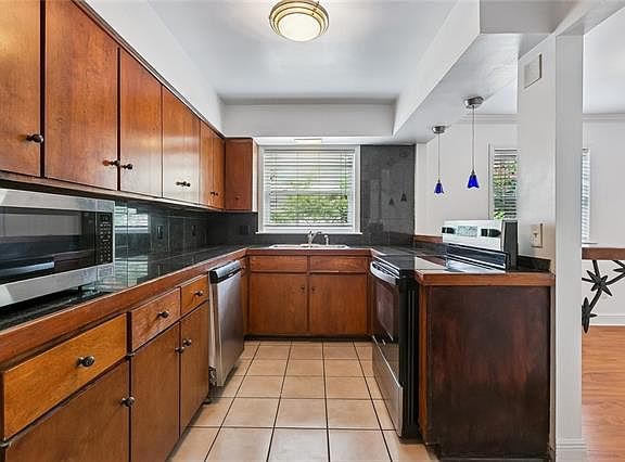5th image of 501 Hillary St