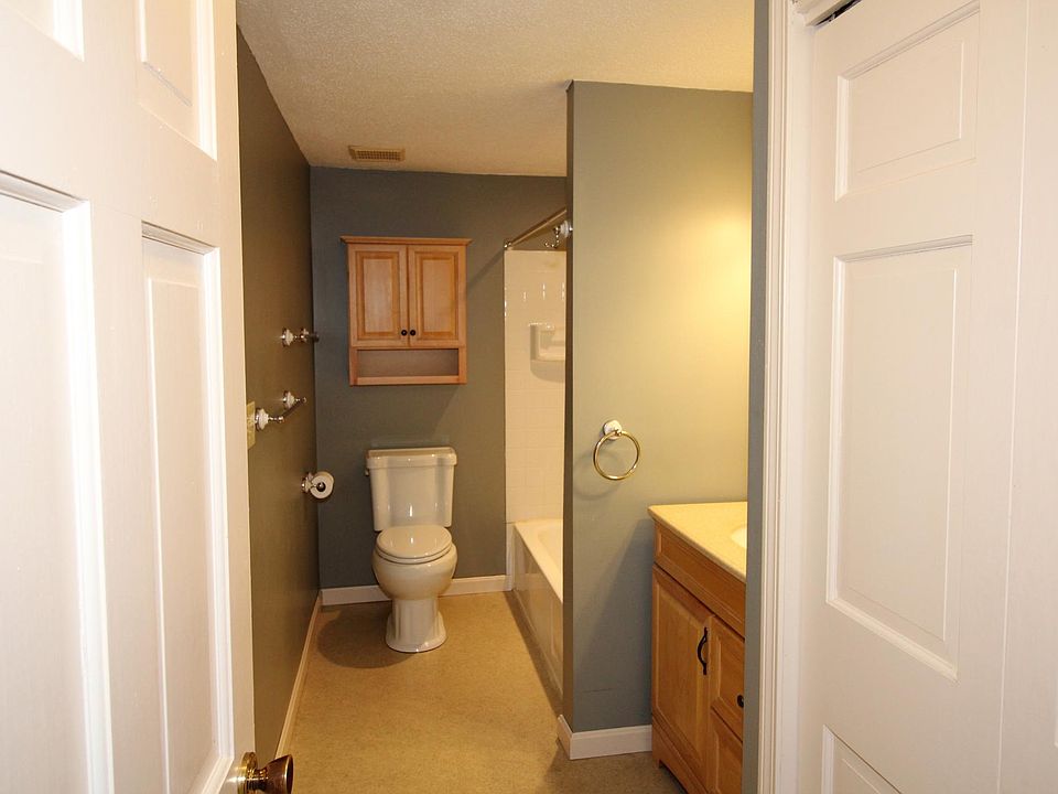 37 Olde Country Village Rd Londonderry, NH, 03053 Apartments for Rent