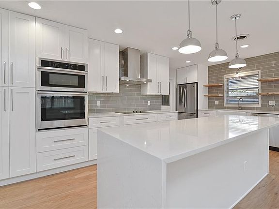 3rd image of 2442 Fifeshire Dr